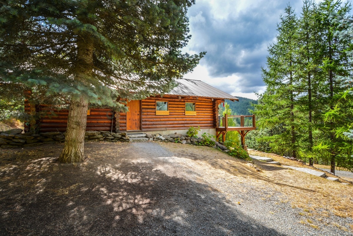 Оксана Самойлова показала, как проходит перестройка ее особняка в Подмосковье