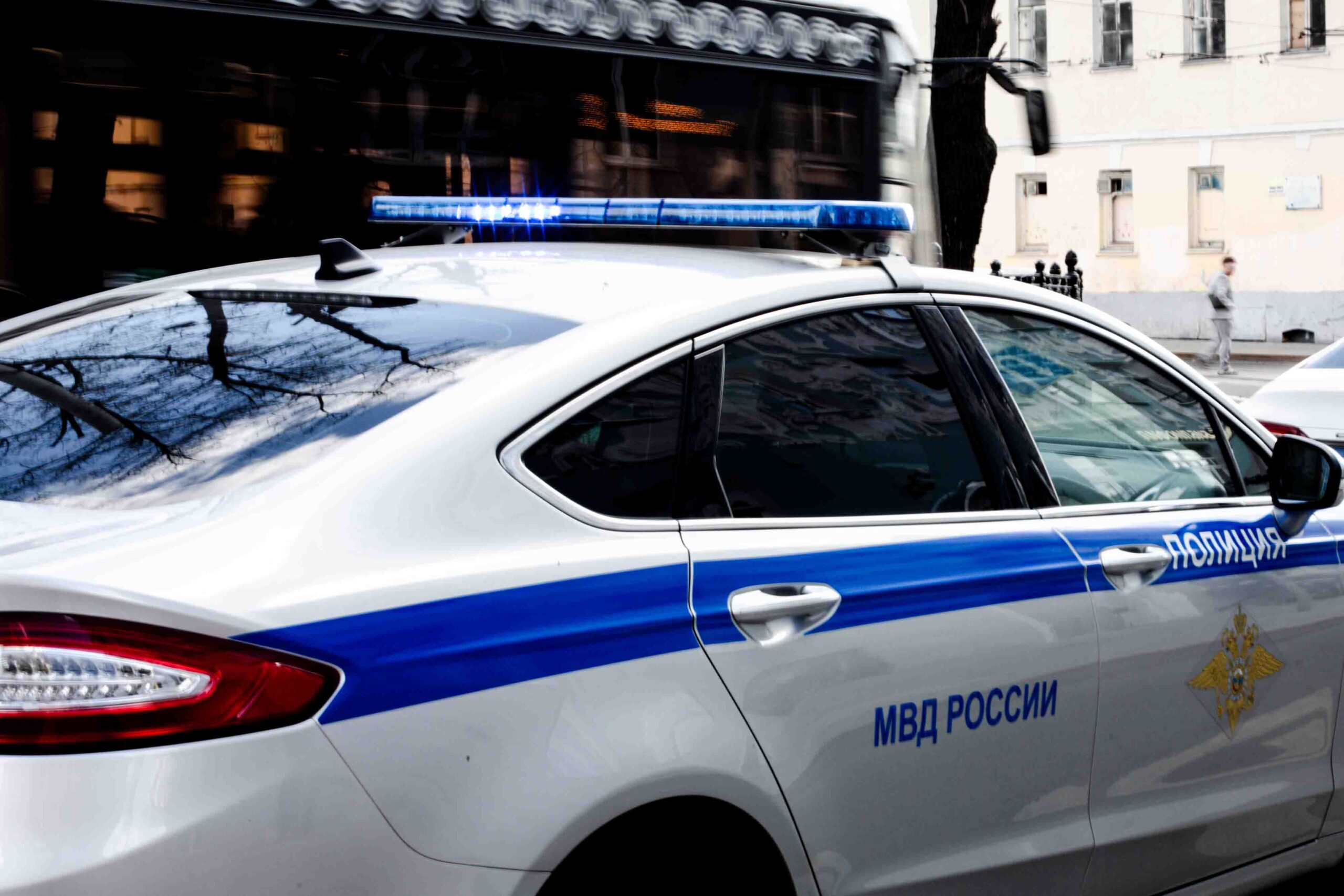 В Татарстане рабочий разбился насмерть при падении с крыши во время чистки снега